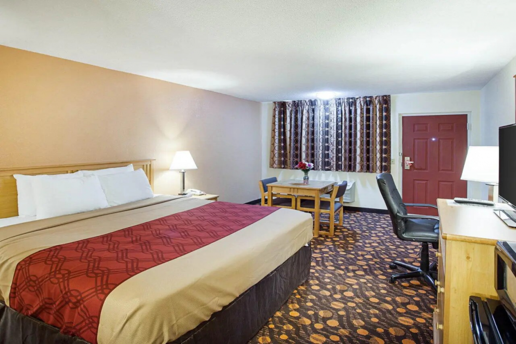 Econo Lodge Phillipsburg, KS 10/18