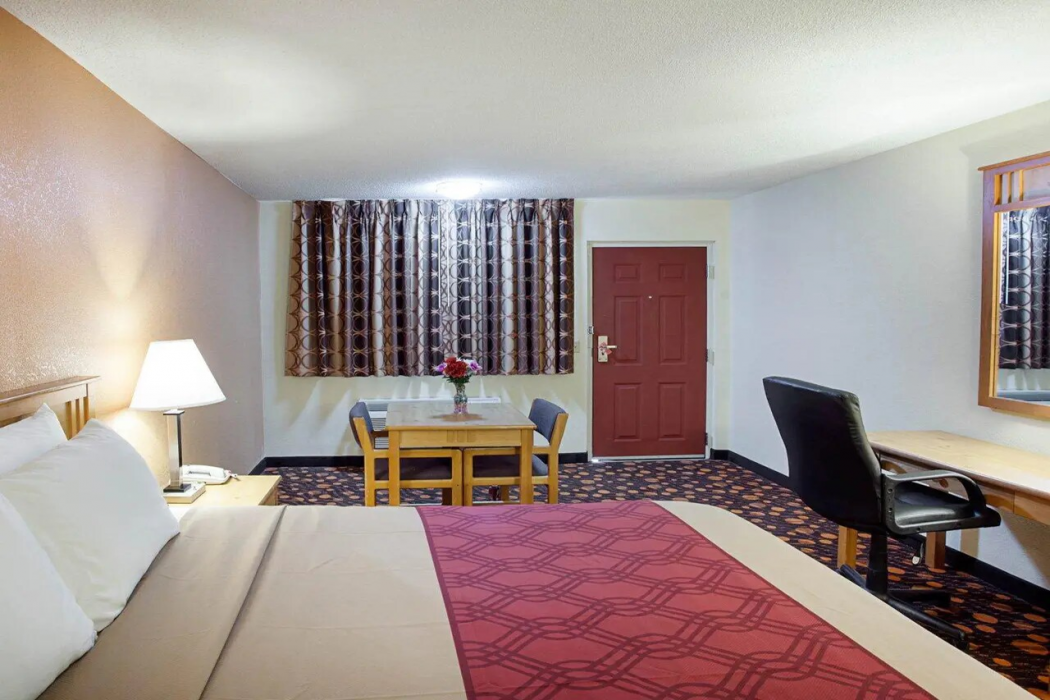 Econo Lodge Phillipsburg, KS 6/18