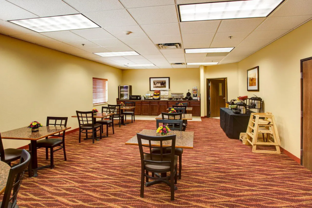 Rodeway Inn & Suites Phillipsburg KS 17/29