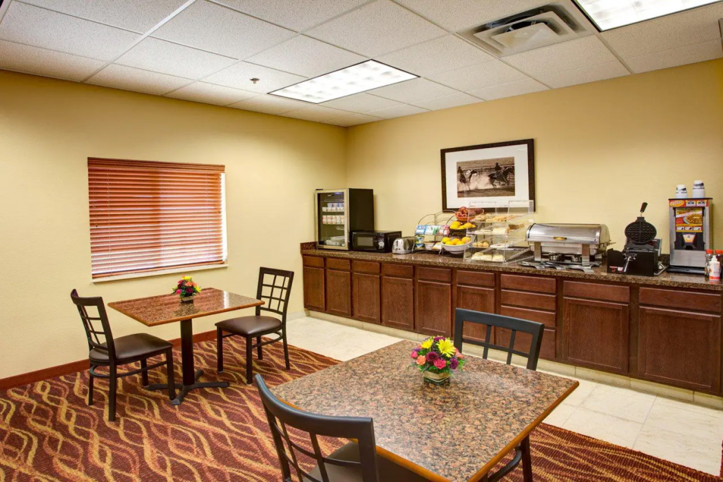 Rodeway Inn & Suites Phillipsburg KS 16/29