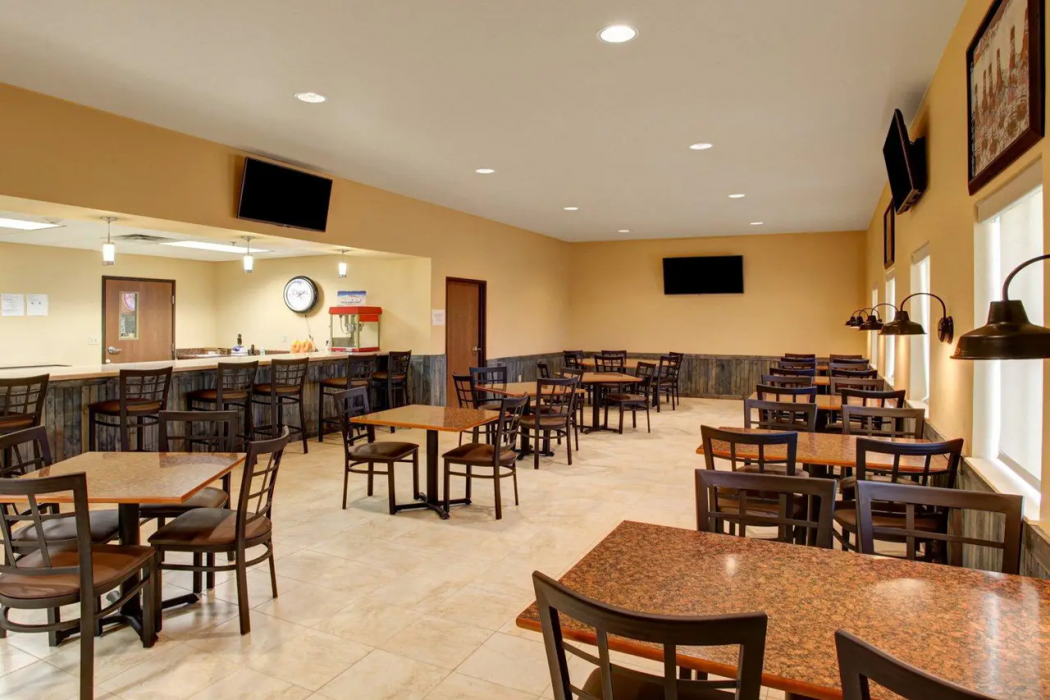 Rodeway Inn & Suites Phillipsburg KS 18/29