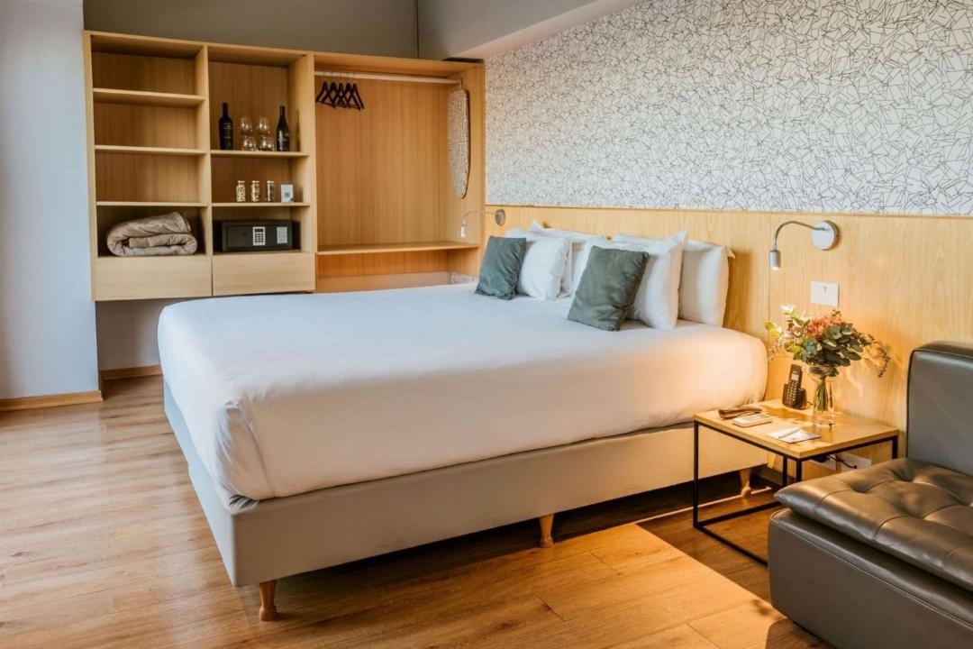 Junior Room King Bed