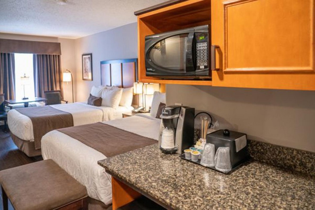 Canmore Pocaterra Inn & Waterslide 31/81