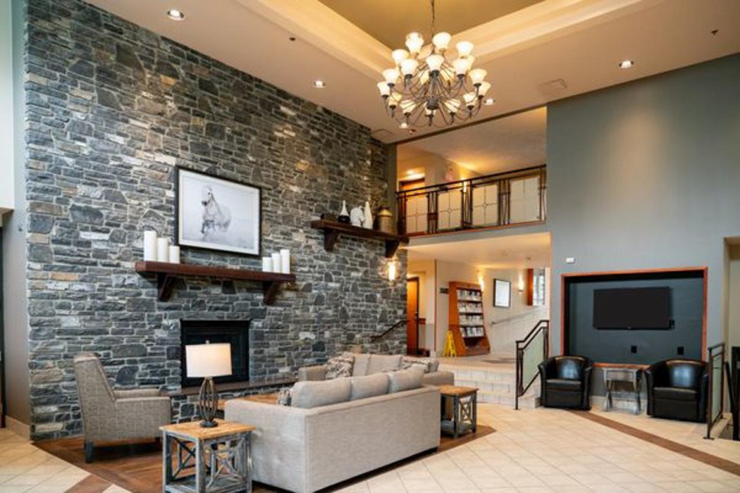 Canmore Pocaterra Inn & Waterslide 10/81