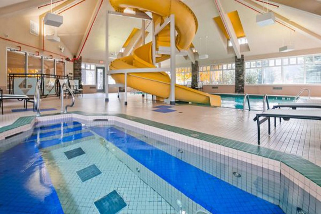Canmore Pocaterra Inn & Waterslide 46/81