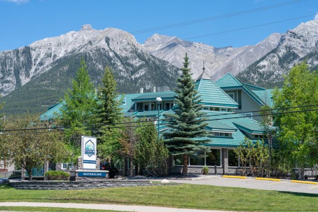 Canmore Pocaterra Inn & Waterslide 3/81