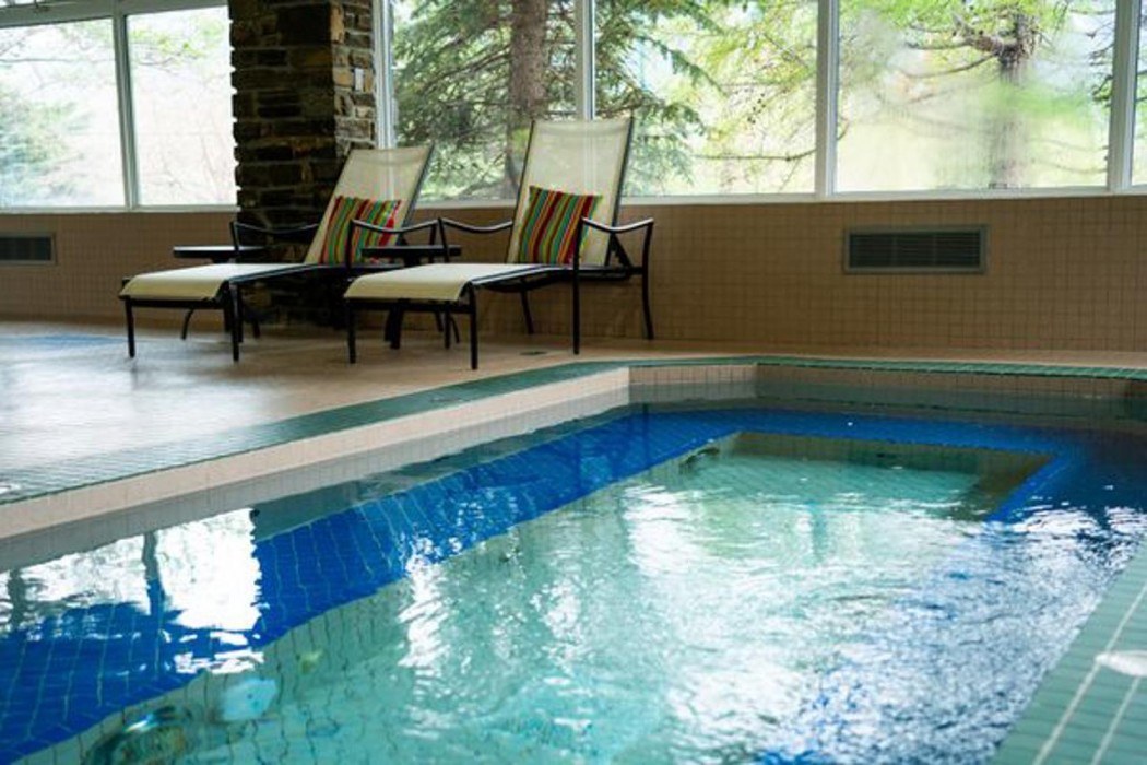 Canmore Pocaterra Inn & Waterslide 48/81