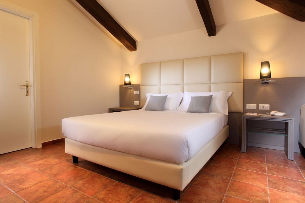 Hearth Hotel 48/92