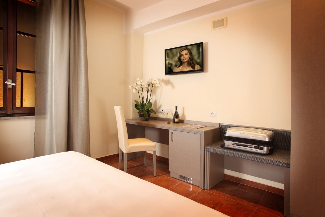 Hearth Hotel 59/92