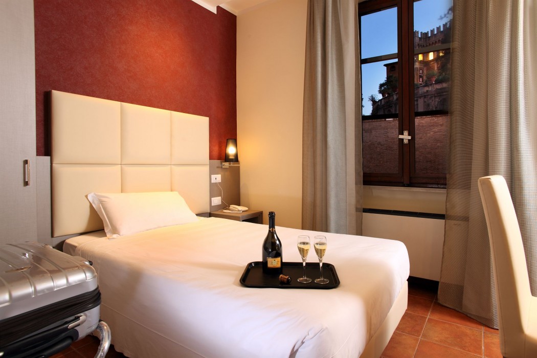 Hearth Hotel 52/92