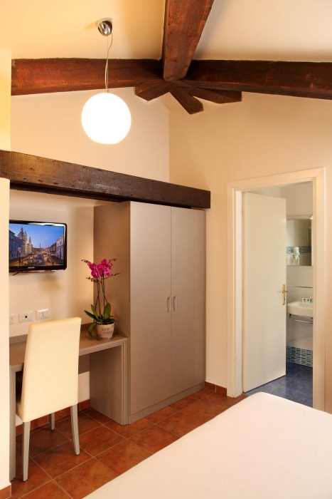 Hearth Hotel 32/92
