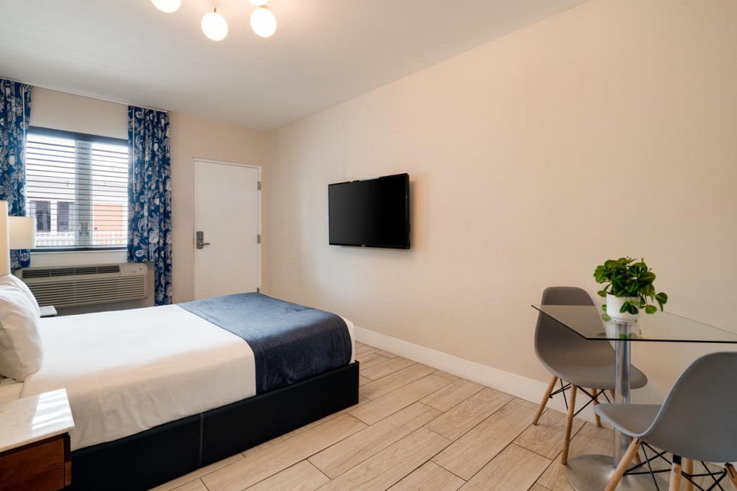 Waterside Hotel and Suites 23/86