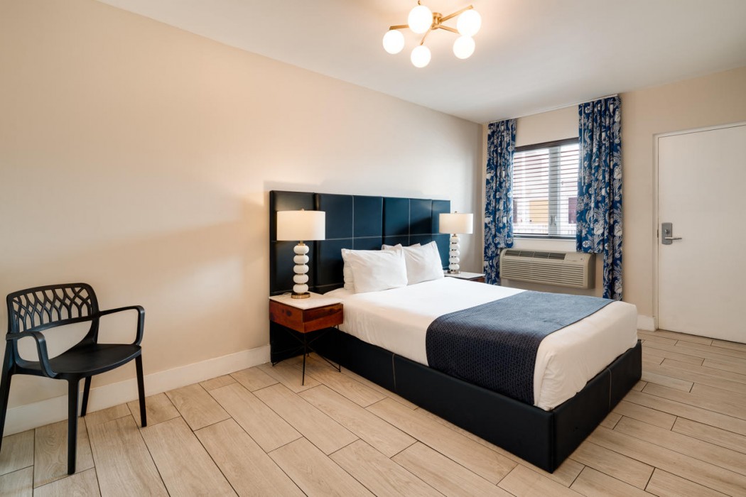 Waterside Hotel and Suites 24/86