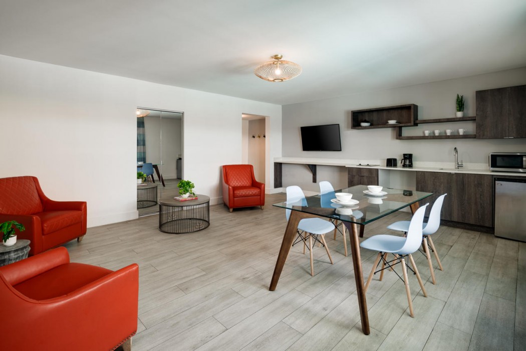 Waterside Hotel and Suites 40/86