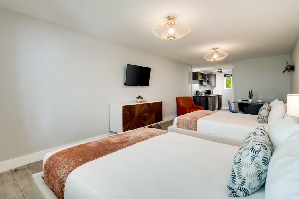 Waterside Hotel and Suites 27/86
