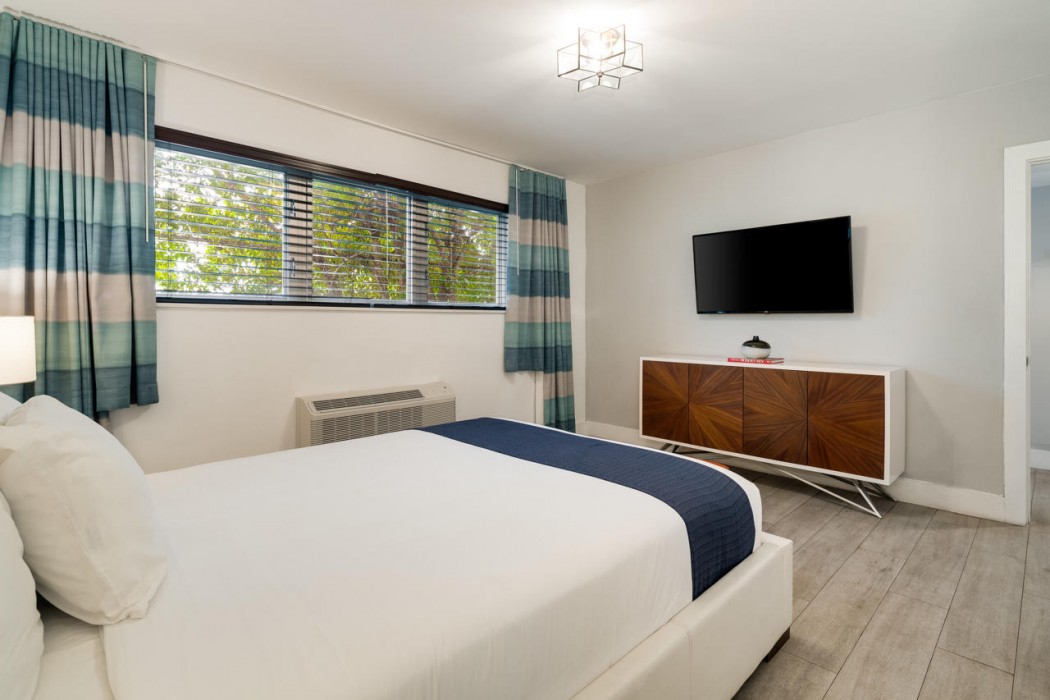 Waterside Hotel and Suites 32/86