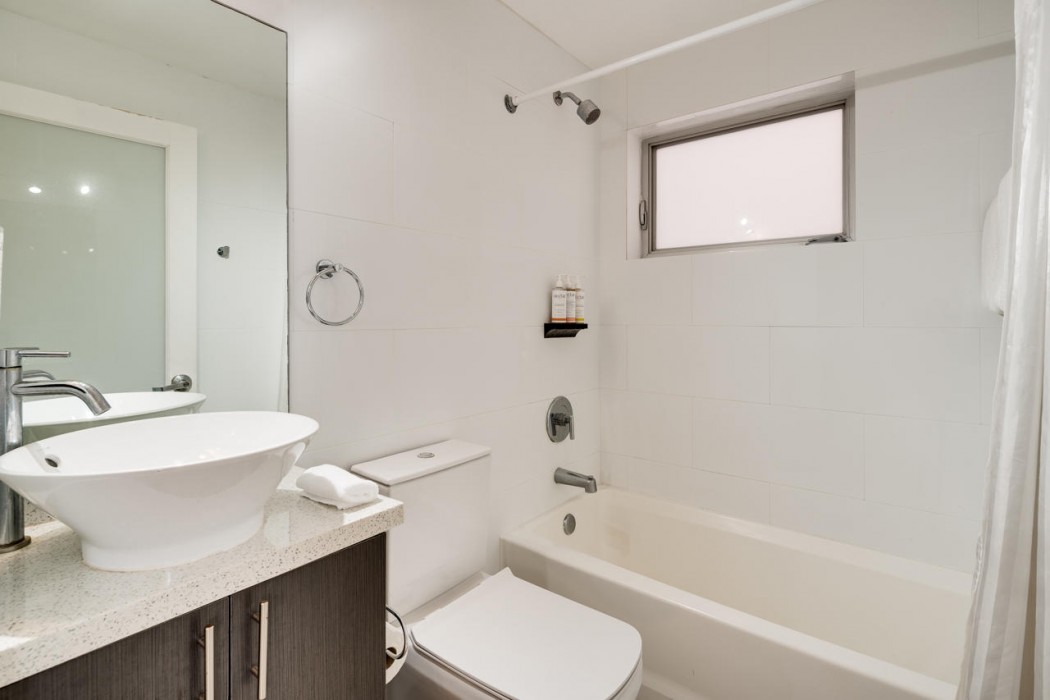 Waterside Hotel and Suites 45/86