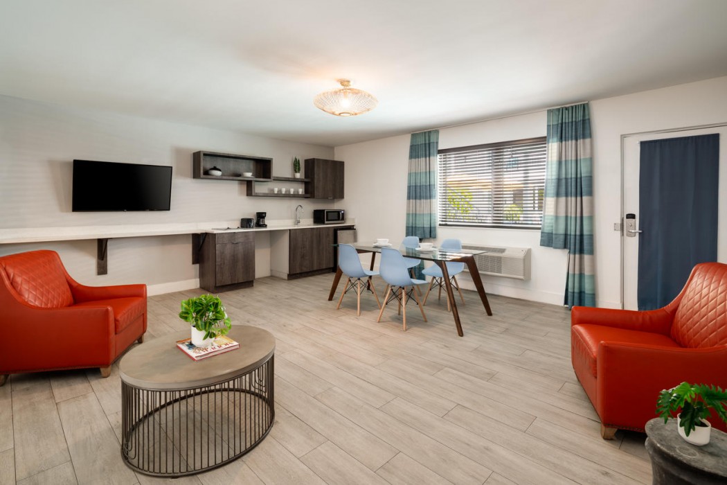 Waterside Hotel and Suites 38/86