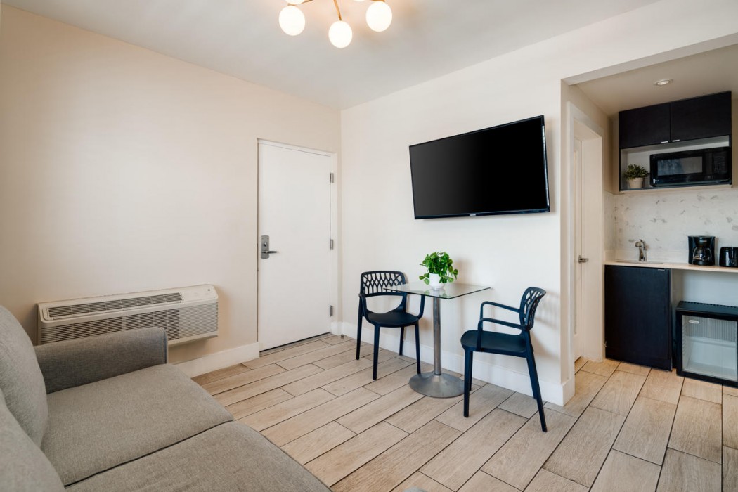 Waterside Hotel and Suites 44/86