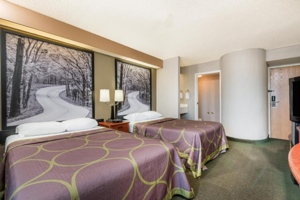 Super 8 by Wyndham Jasper 3/26