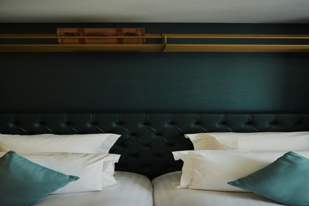 Whistler Hotel 17/85