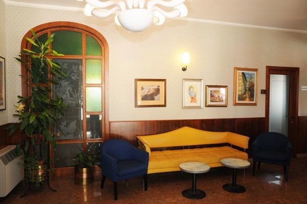 HOTEL VICTORIA 12/36