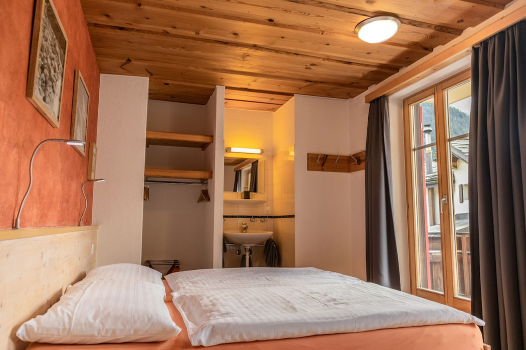 Hotel Bahnhof 4/14