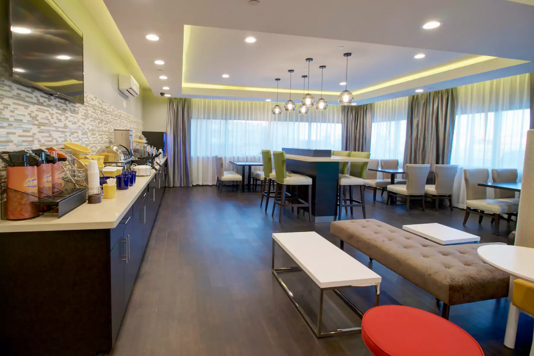 Days Inn & Suites by Wyndham Port Arthur 10/22