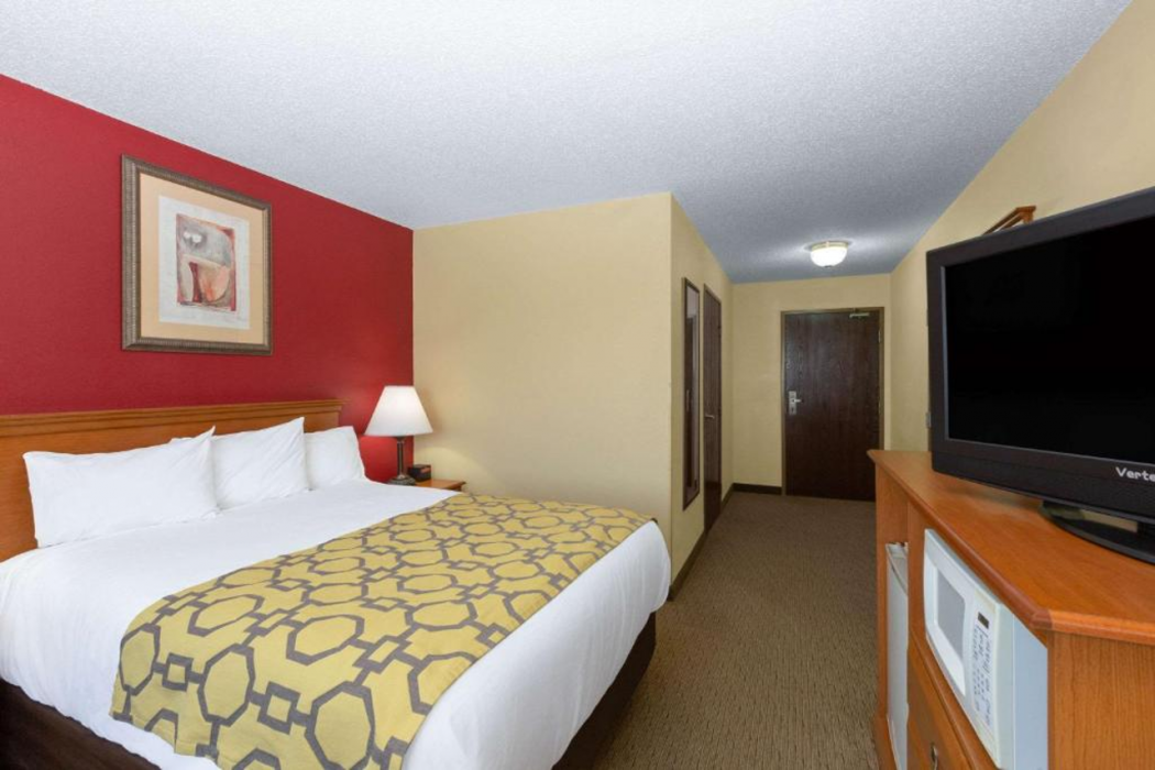 Baymont by Wyndham Fort Dodge 8/21