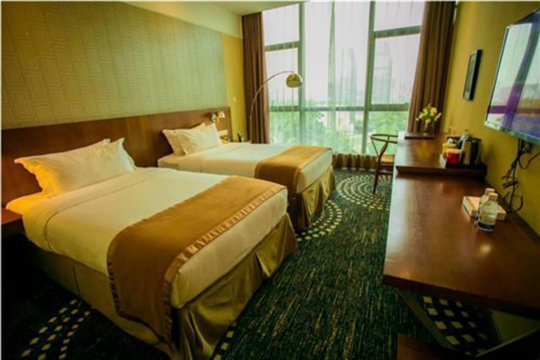 Days Inn By Wyndham Chongqing Guangyu Shangbin 7/11