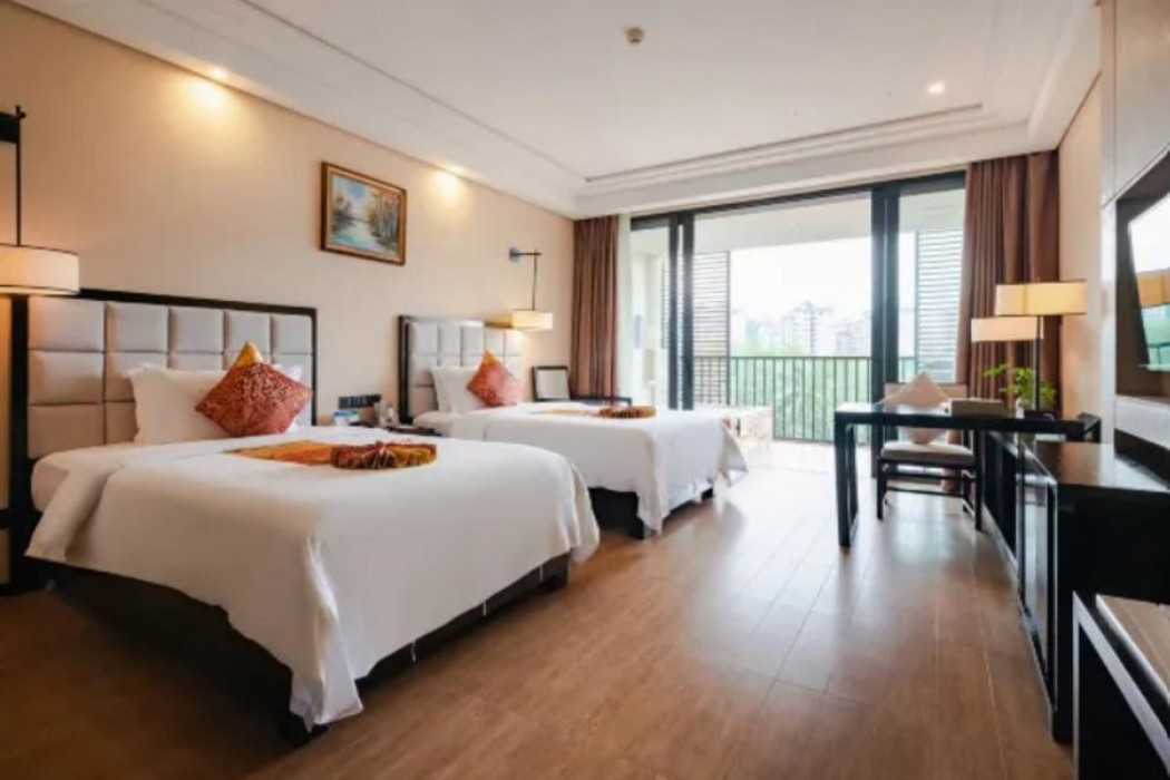 Days Hotel by Wyndham Hainan Baoting 7/11