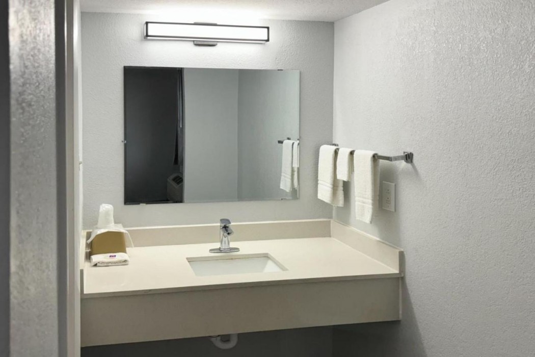 Motel6 Huntsville, AL - University Dr 18/26