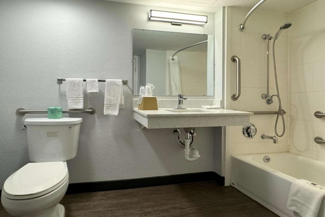 Motel6 Huntsville, AL - University Dr 16/26