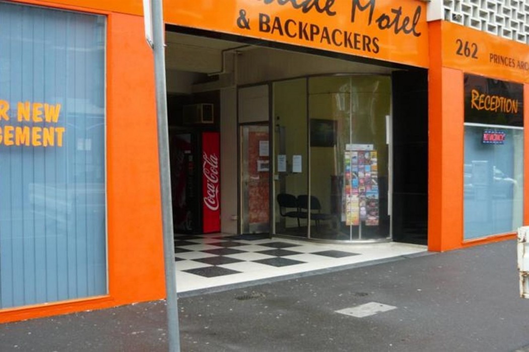 Adelaide Motel Backpackers 7/24