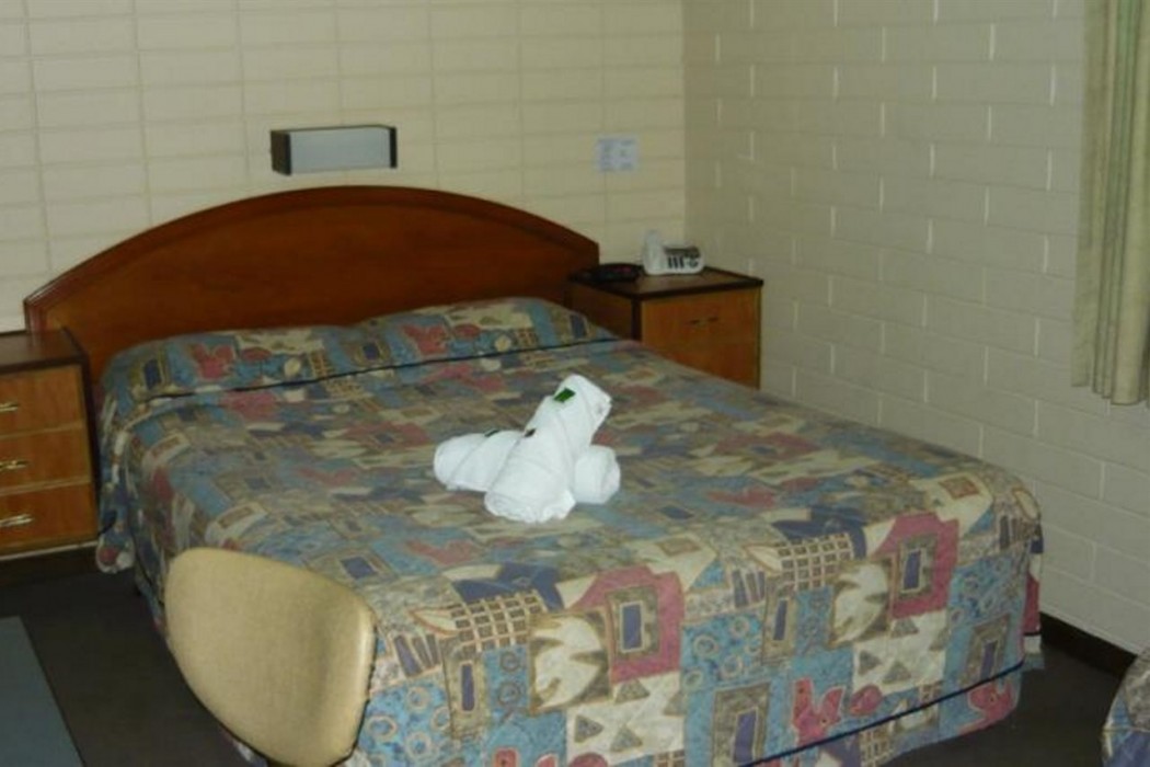 Adelaide Motel Backpackers 8/24