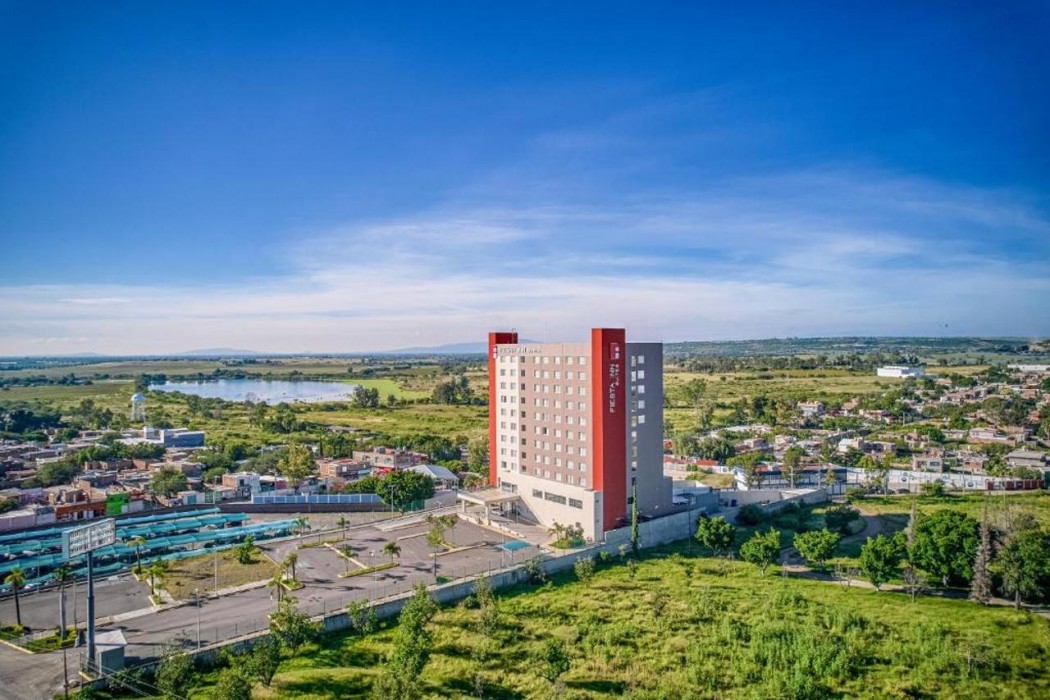Fiesta Inn Suites Aeropuerto del Bajio Silao 1/62