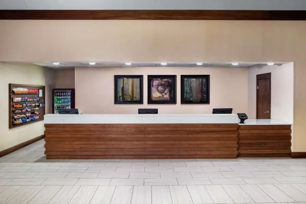 Wyndham Garden Westlake 8/83
