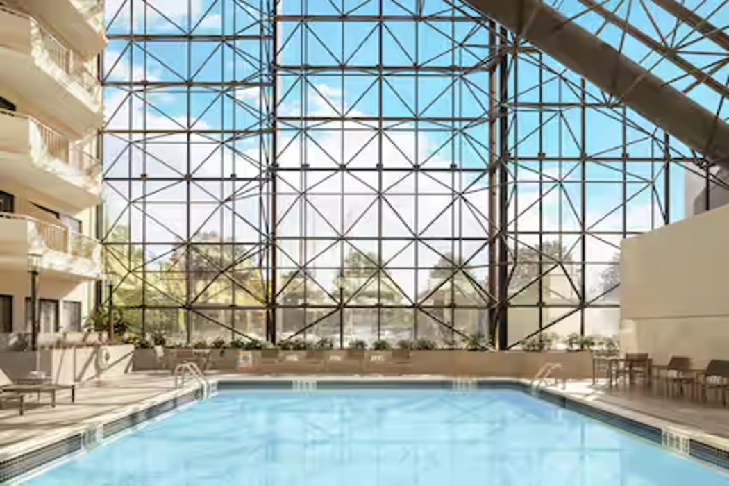 Swimming pool-spa