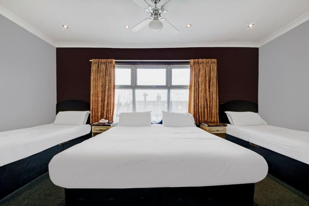 OYO Bostons Manor Hotel, Hanwell London 16/64