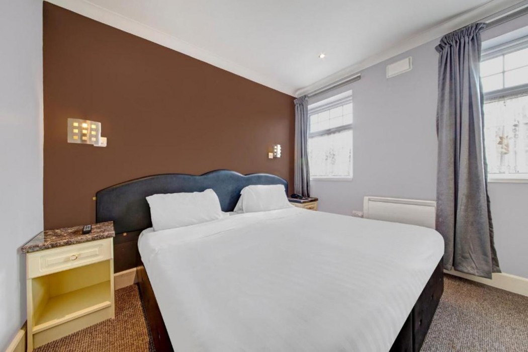 OYO Bostons Manor Hotel, Hanwell London 17/64