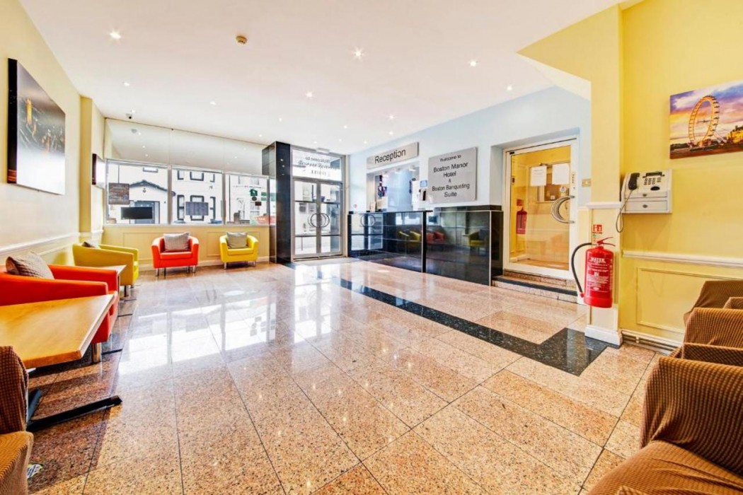 OYO Bostons Manor Hotel, Hanwell London 6/64