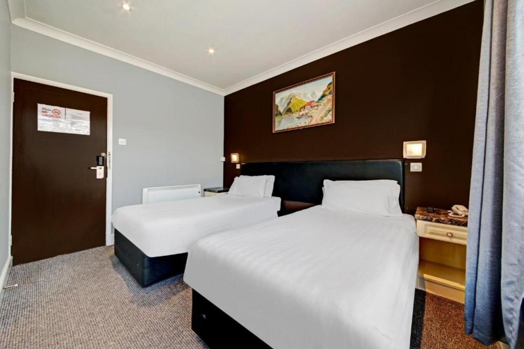 OYO Bostons Manor Hotel, Hanwell London 21/64