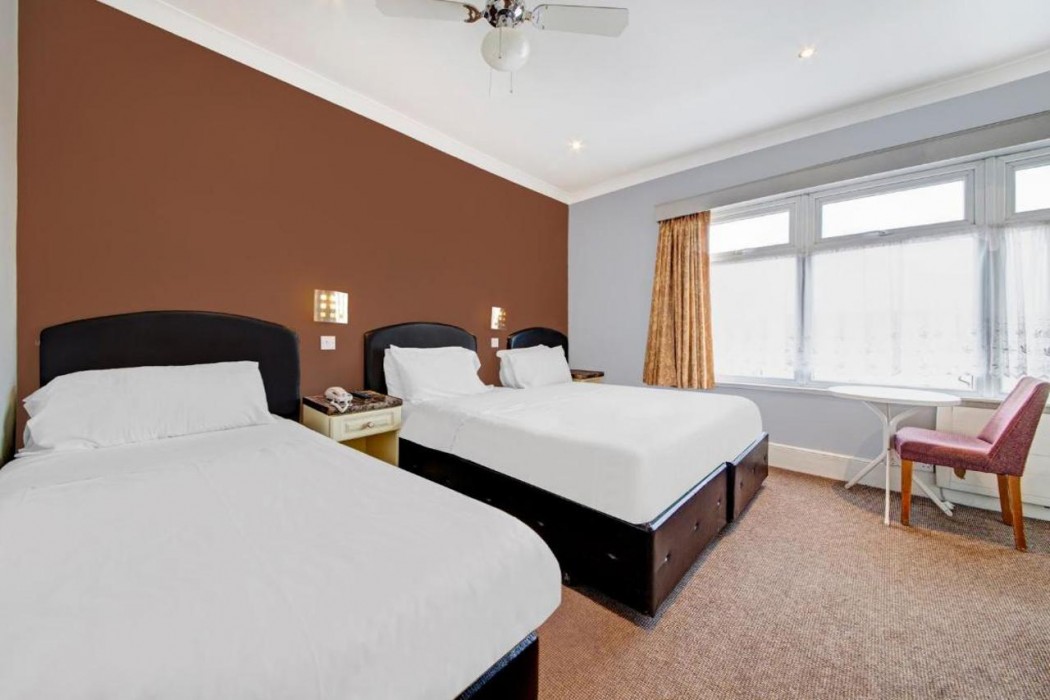 OYO Bostons Manor Hotel, Hanwell London 18/64