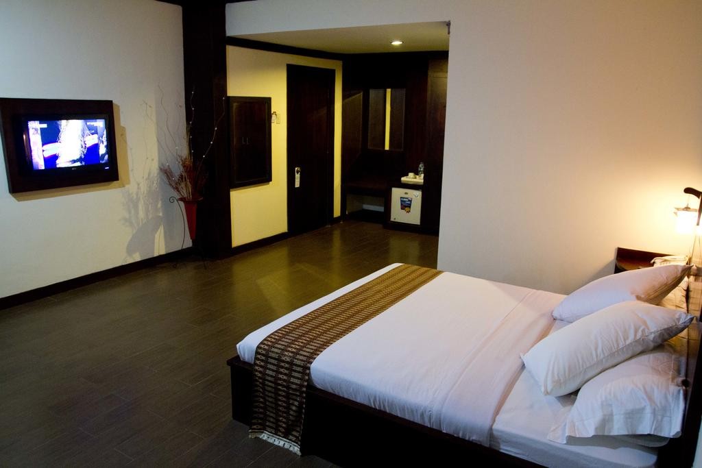 SULTHAN HOTEL INTERNATIONAL 11/54