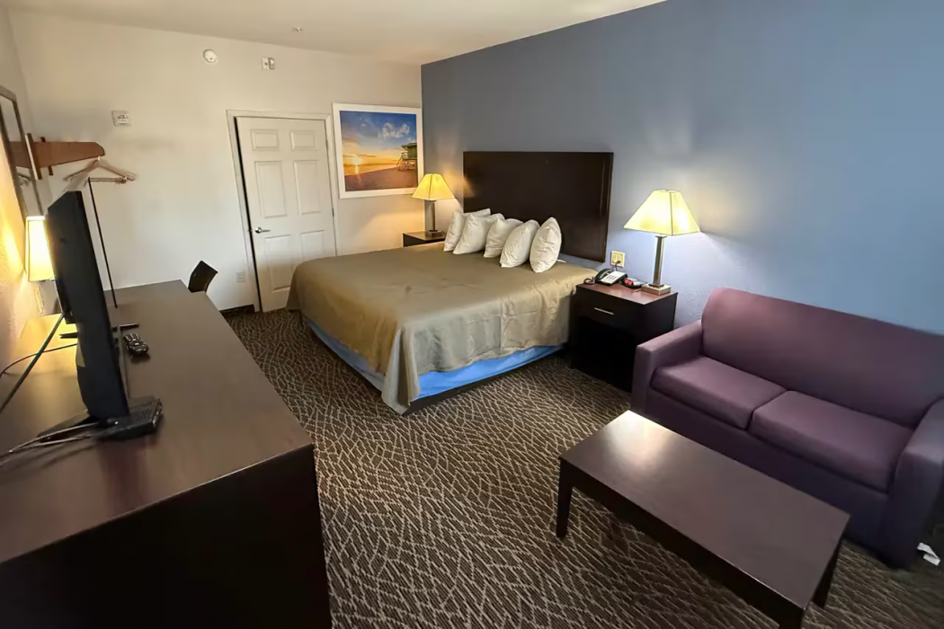 Econo Lodge Bryan TX 13/60