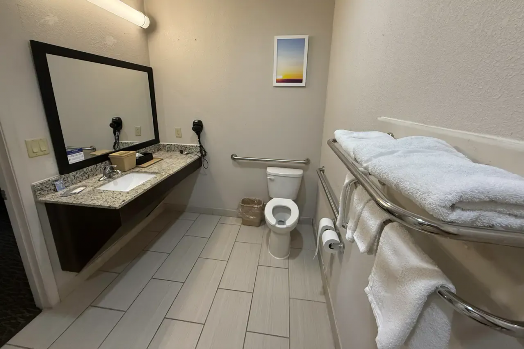 Econo Lodge Bryan TX 17/60