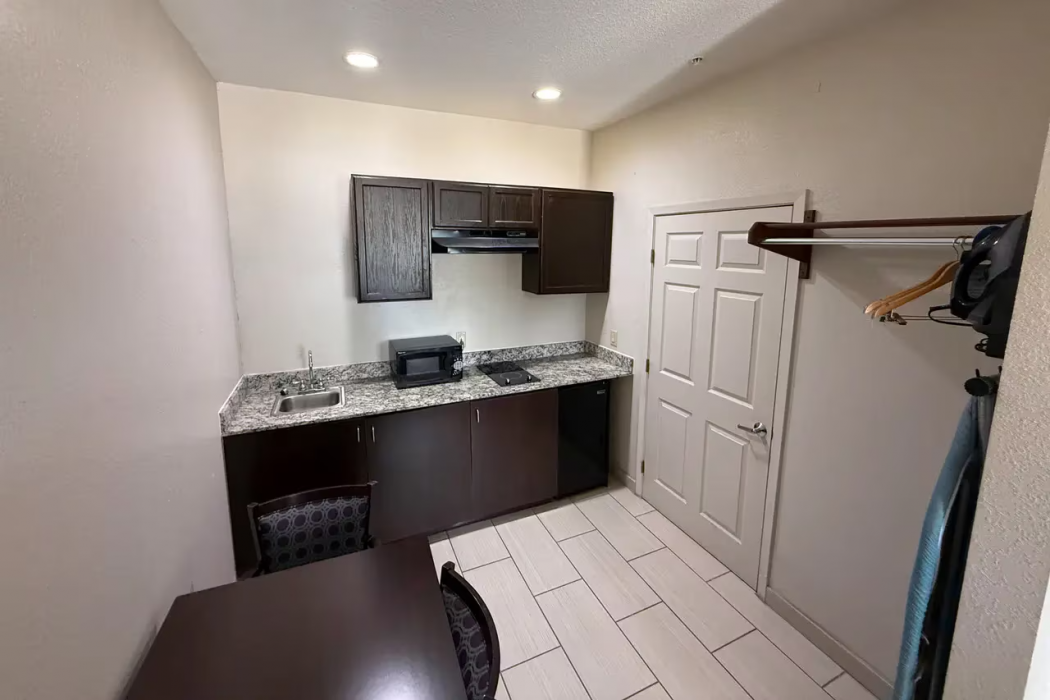 Econo Lodge Bryan TX 18/60