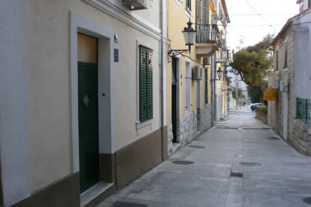 Kuzma Rooms 2/69