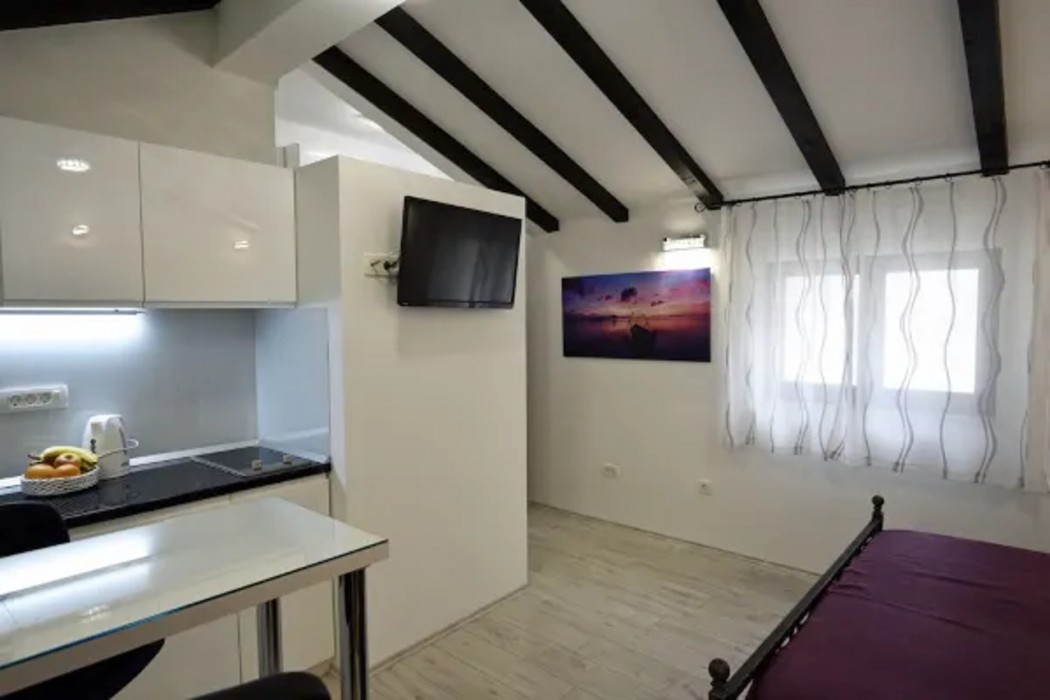 Kuzma Rooms 12/69
