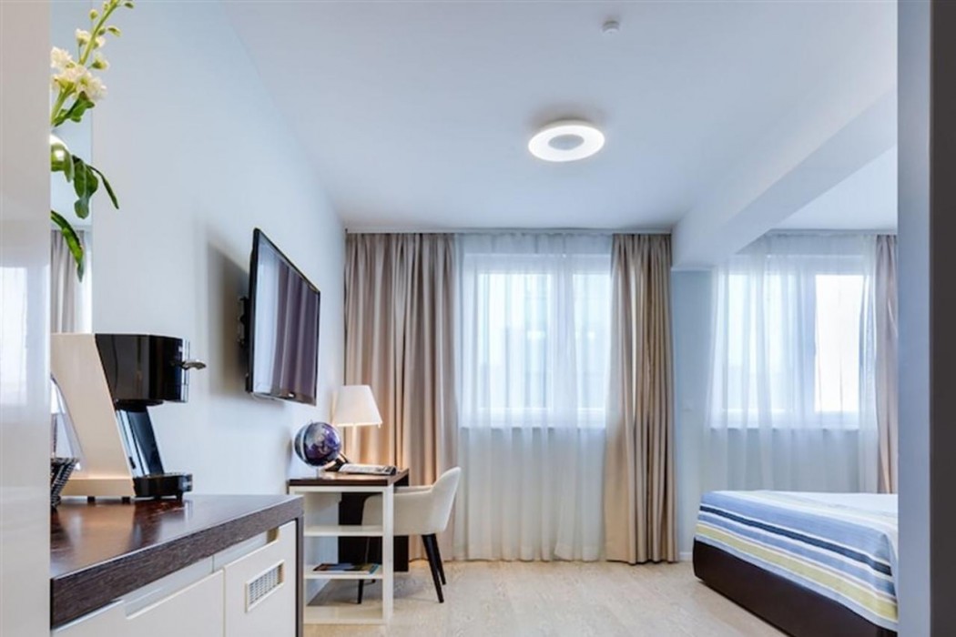 Bb Residence 12/73